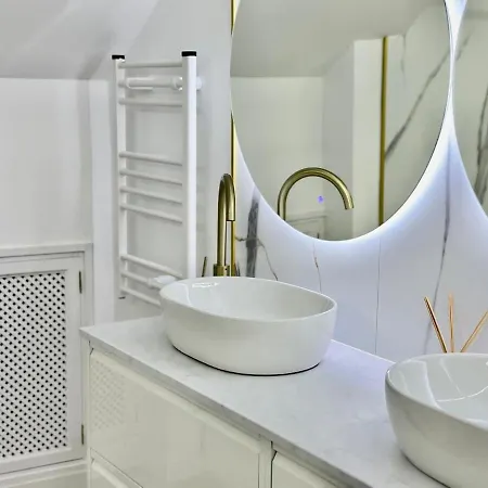 Just Renovated Boho Chic By Better Bookings Apartment *